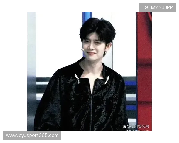 任嘉伦亮相全明星：首位全程解说NBA的中国男演员