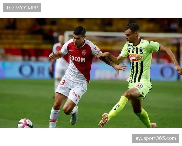 VAR回放显示,图卢兹进球过程中存在手球嫌疑,但主裁维持原判 VAR回放显示,图卢兹进球过程中存在手球嫌疑,但主裁维持原判